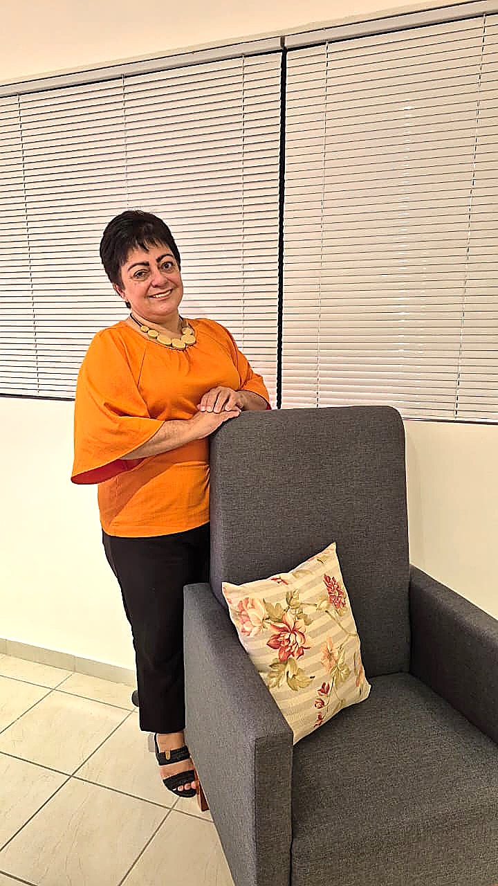 Ana Cláudia Almeida em seu consultório